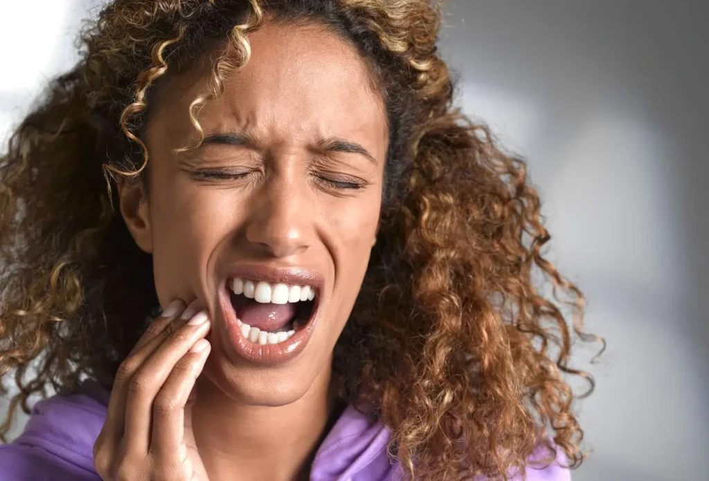 When to See a Dentist for Persistent Tooth Pain and Sensitivity
